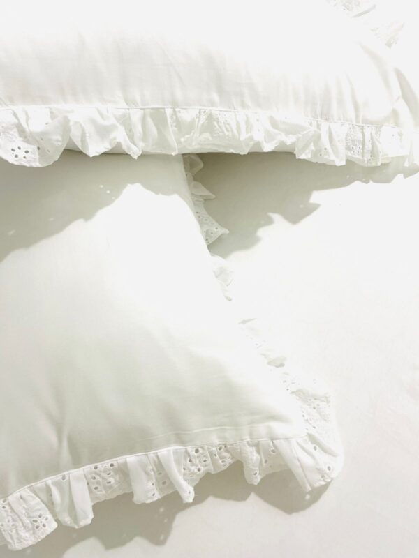 LUXE RUFFLED ELEGENCE - Image 2